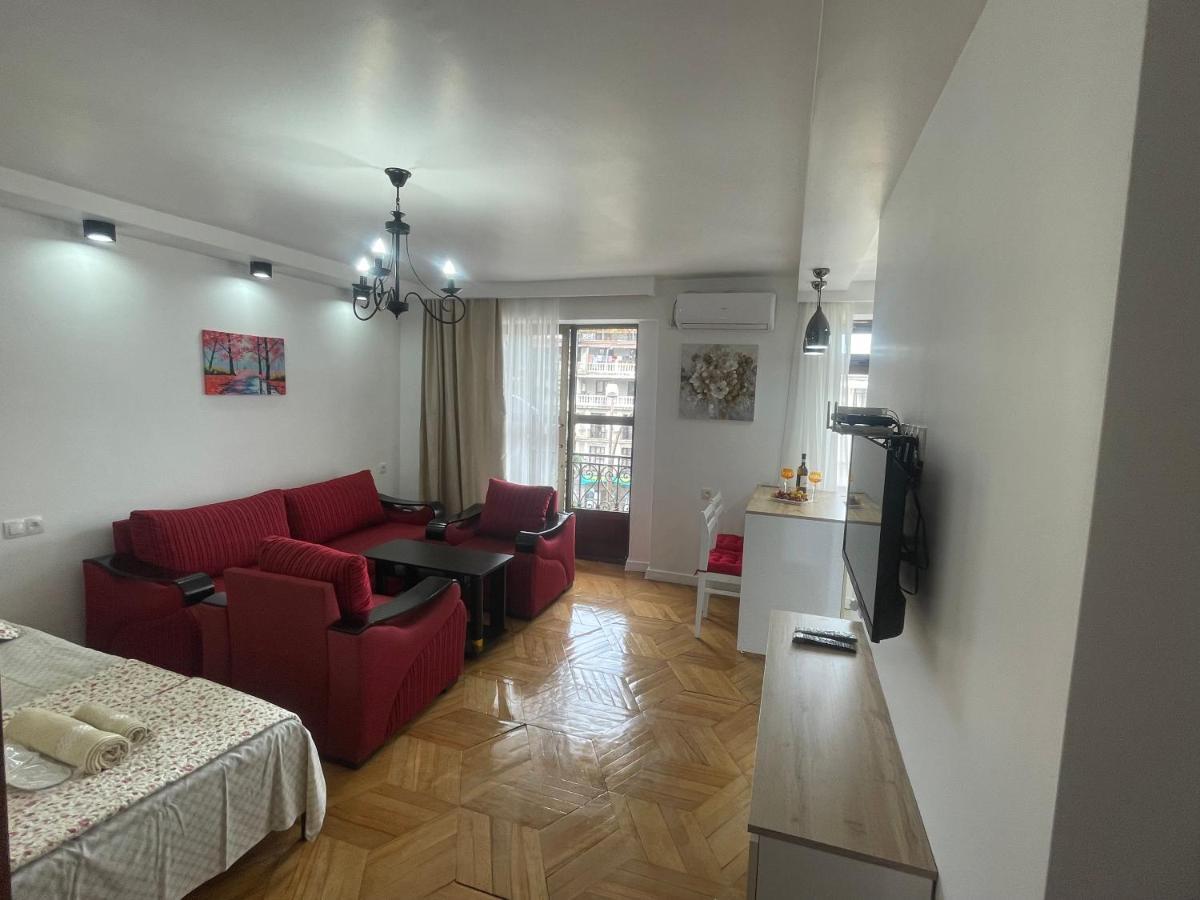 Apartment 2 Minutes From The Sea Batumi Exterior photo